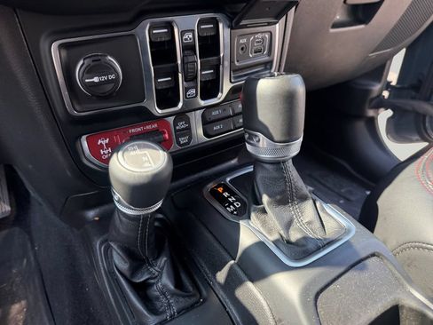 Used 2026 Jeep Wrangler Unlimited Rubicon AWD/4WD image 19