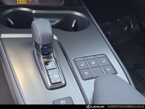 New 2026 Lexus UX 300h FWD image 18
