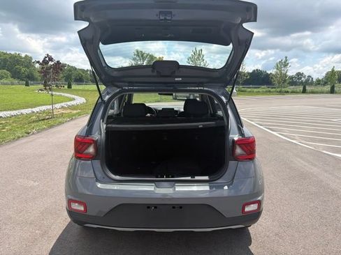 Used 2021 Hyundai Venue SE FWD image 9