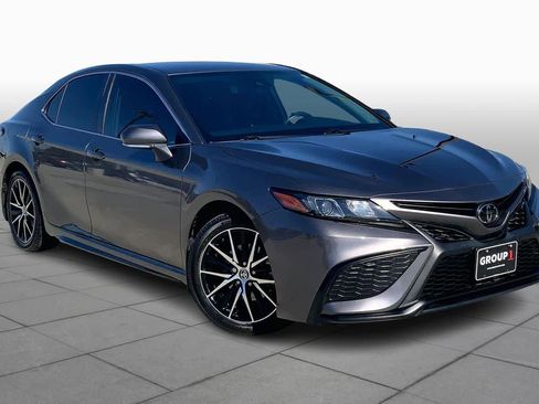 Used 2023 Toyota Camry SE image 2