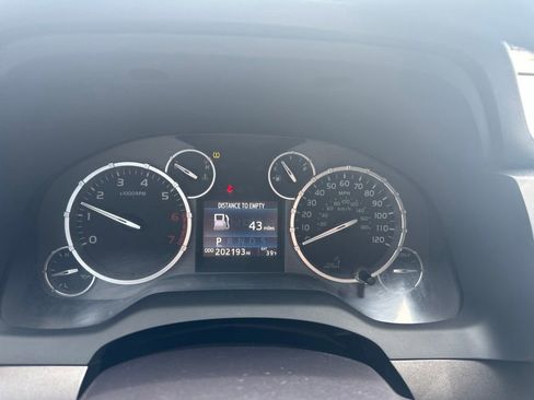 Used 2017 Toyota Tundra SR5 AWD/4WD image 2