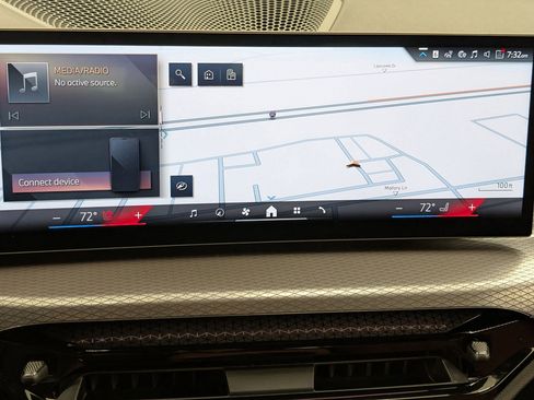 Used 2025 BMW 330i Sedan w/ Premium Package image 20