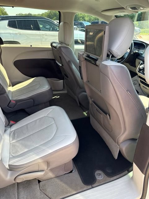Used 2017 Chrysler Pacifica Touring-L Plus FWD image 16