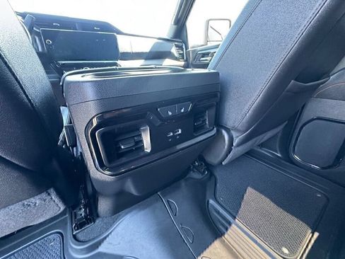 Used 2025 GMC Sierra 2500 AT4 AWD/4WD image 11