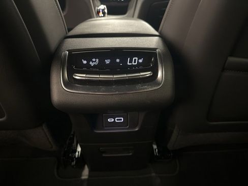 Used 2023 Cadillac XT6 Premium Luxury image 34