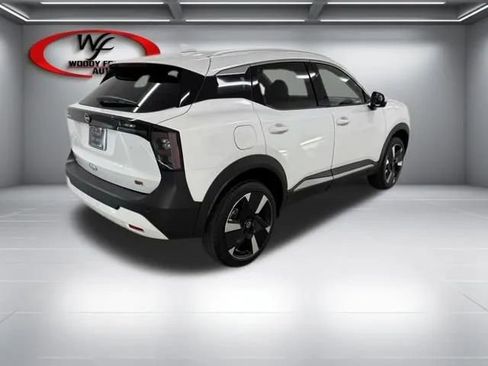 New 2025 Nissan Kicks SR image 6