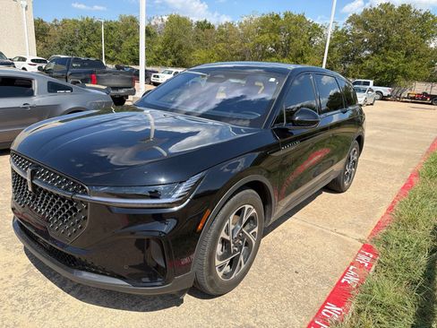 Used 2025 Lincoln Nautilus Premier w/ Jet Appearance Package AWD/4WD image 2