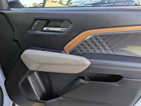 Used 2024 GMC Canyon Denali image 34