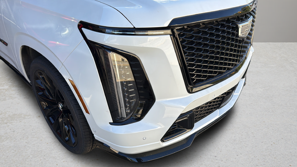 Certified 2026 Cadillac Escalade V w/ LPO, ONYX Package AWD/4WD image 8