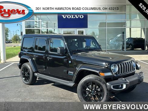 Used 2025 Jeep Wrangler Unlimited Sahara AWD/4WD image 1