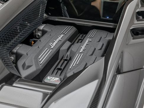 Used 2024 Lamborghini Revuelto image 33