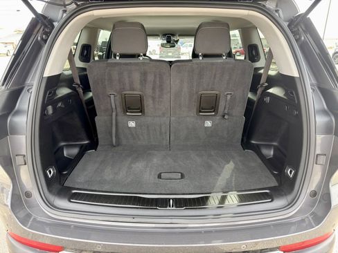 Used 2023 Jeep Grand Cherokee L Laredo image 5