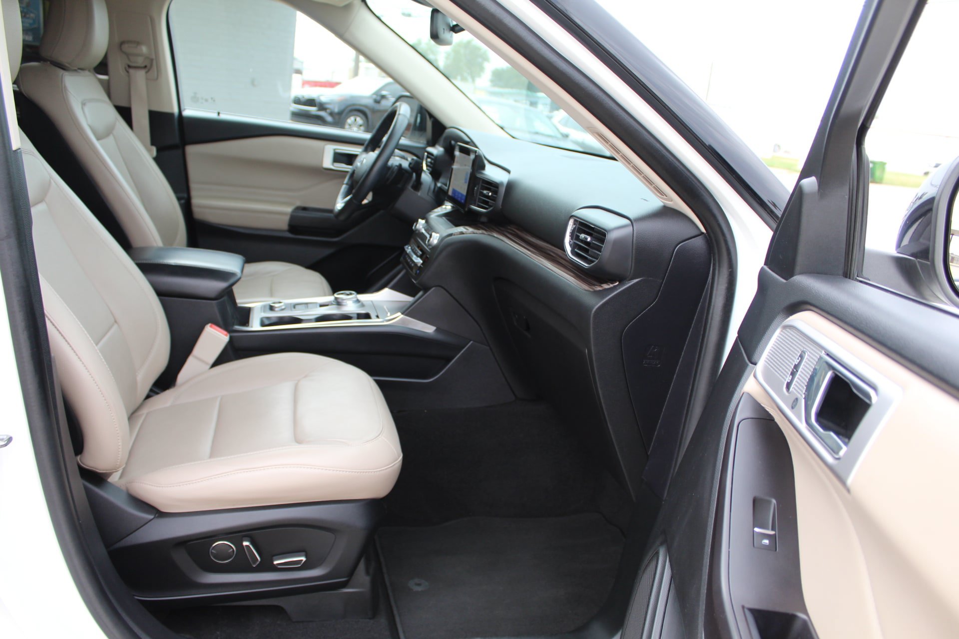 Used 2020 Ford Explorer Limited AWD/4WD image 14
