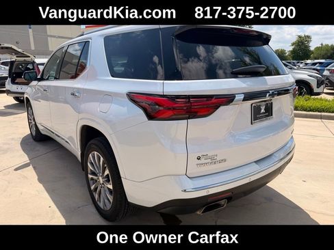 Used 2023 Chevrolet Traverse Premier image 2