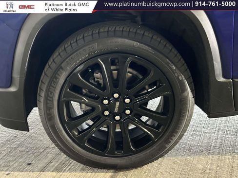 Used 2023 GMC Acadia SLT w/ Elevation Edition image 17