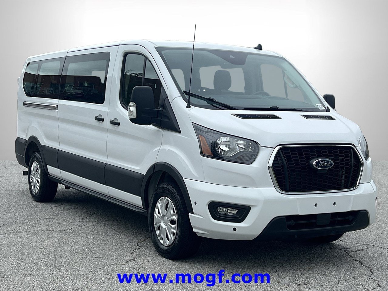 Used 2025 Ford Transit 350 XLT RWD image 4