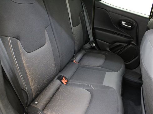 Used 2023 Jeep Renegade Latitude AWD/4WD image 19