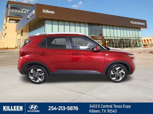 Used 2024 Hyundai Venue SEL image 9