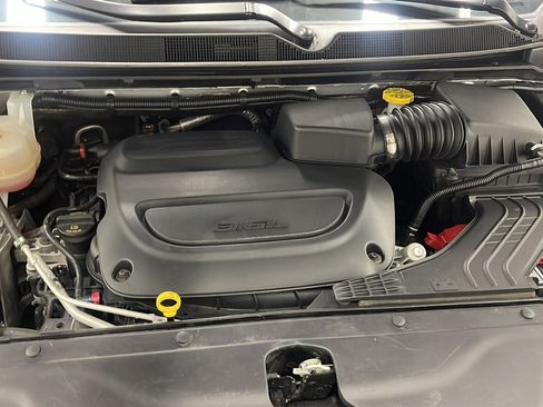 Used 2024 Chrysler Pacifica Touring-L FWD image 26