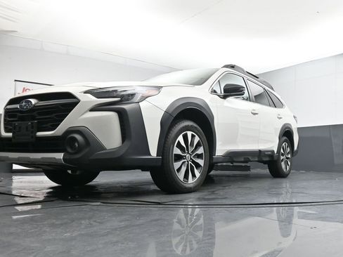 Used 2023 Subaru Outback Limited image 20