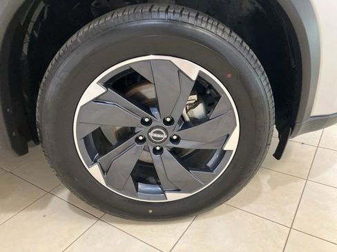 Used 2024 Nissan Rogue SV image 28