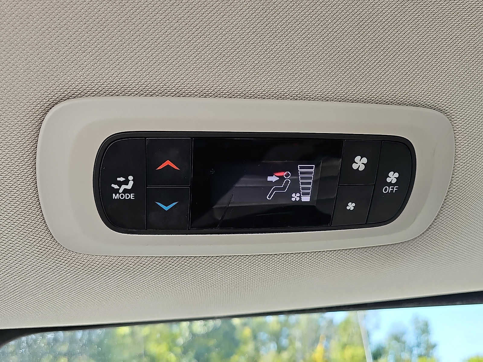 Used 2024 Chrysler Voyager LX FWD image 12