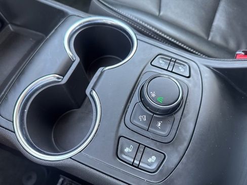 Used 2023 GMC Terrain SLT image 5