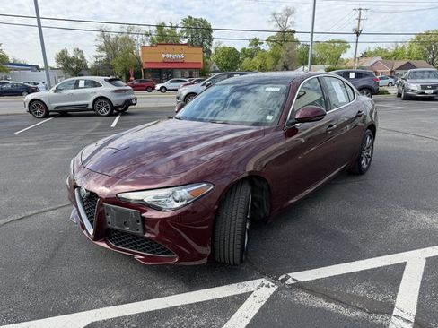 Used 2018 Alfa Romeo Giulia AWD image 2