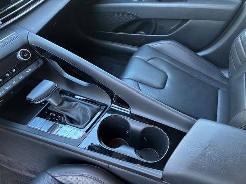 Used 2025 Hyundai Elantra Limited image 43