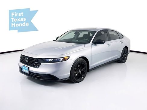 Certified 2025 Honda Accord SE image 3