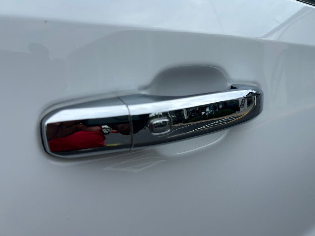 Used 2025 GMC Sierra 1500 SLT AWD/4WD image 32