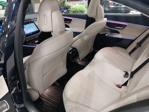 Used 2024 Mercedes-Benz E 350 4MATIC Sedan image 5