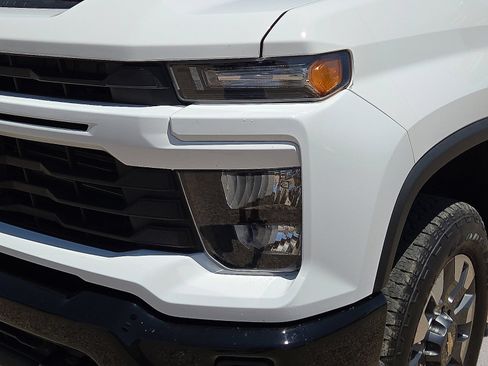 Used 2024 Chevrolet Silverado 2500 Custom w/ Custom Value Package AWD/4WD image 9