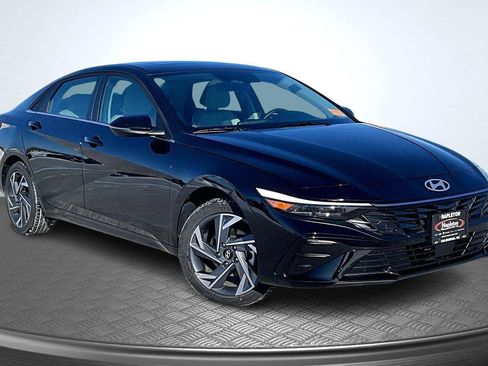 Used 2025 Hyundai Elantra Limited image 13