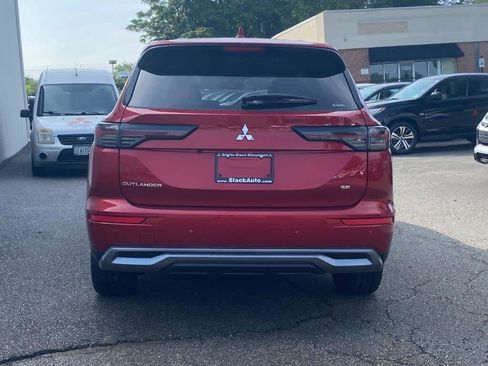 New 2025 Mitsubishi Outlander SE image 3
