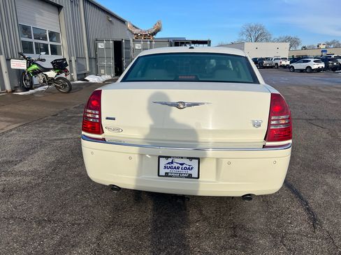 Used 2006 Chrysler 300 C w/ Navigation & Sound Group II image 4