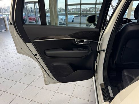 Used 2018 Volvo XC90 T5 Momentum w/ Convenience Package image 41