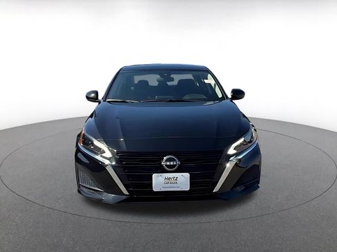 Used 2025 Nissan Altima 2.5 SV FWD image 4