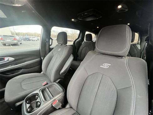 Used 2019 Chrysler Pacifica Touring Plus w/ S Appearance Package image 7