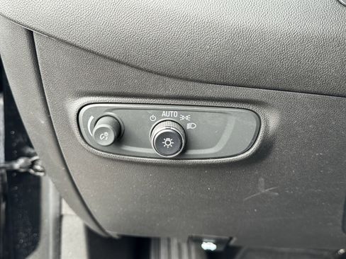 Used 2023 Chevrolet Equinox LT image 28