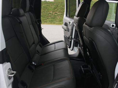 Used 2024 Jeep Gladiator Mojave image 37