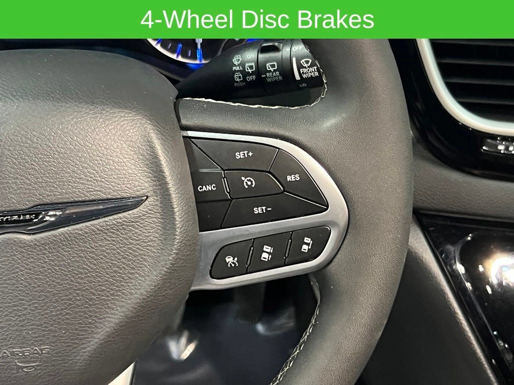 Used 2025 Chrysler Pacifica Select FWD image 19
