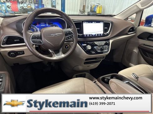 Used 2021 Chrysler Pacifica Touring-L w/ Uconnect Theater Family Group image 7