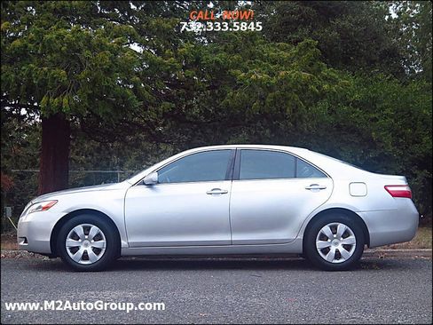 Used 2009 Toyota Camry LE image 2