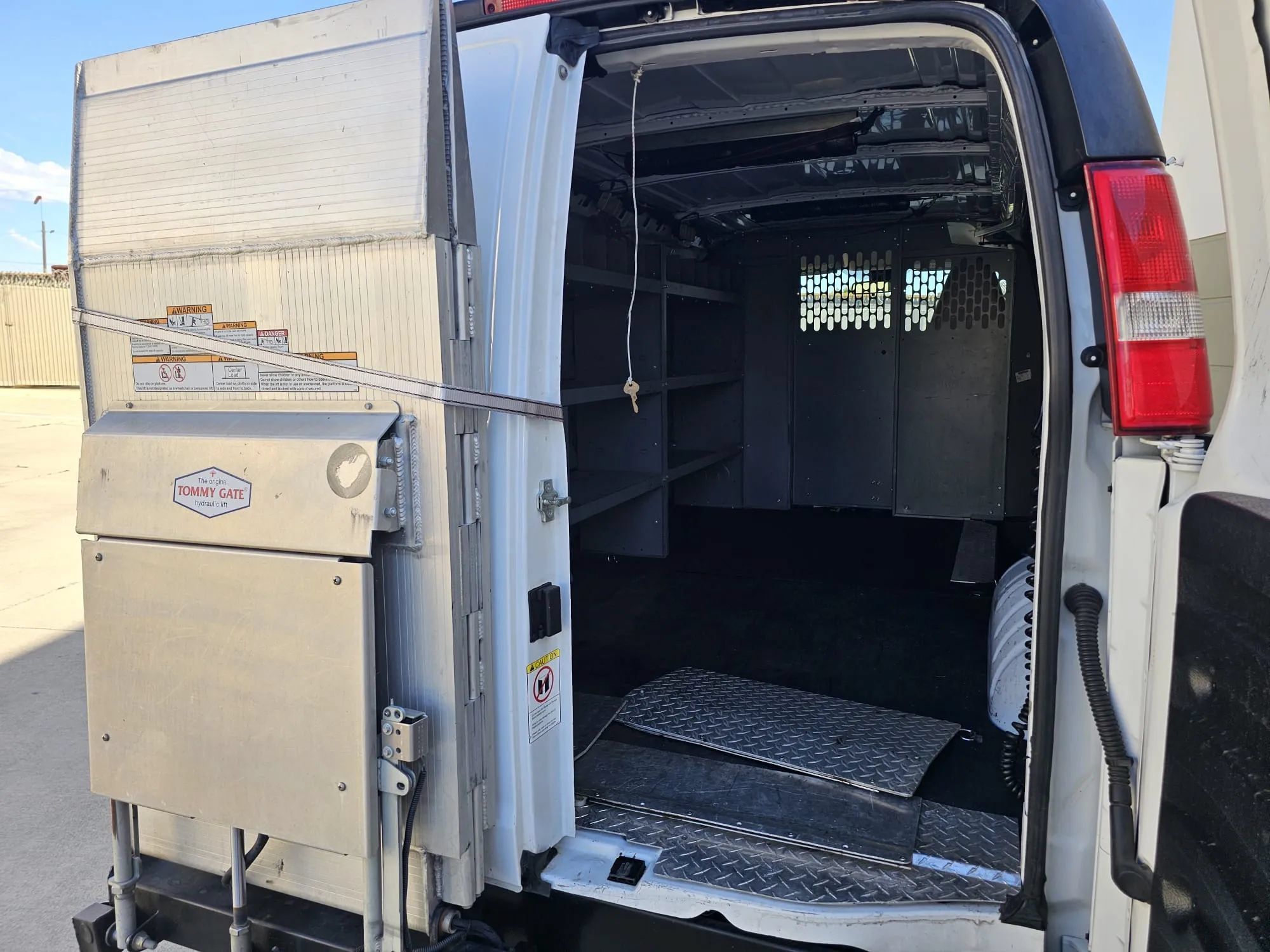 Used 2021 Chevrolet Express 3500 w/ Driver Convenience Package RWD image 11
