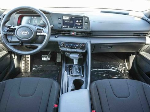Certified 2025 Hyundai Elantra Sport FWD image 13