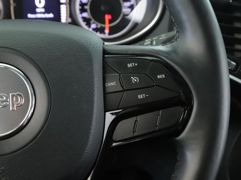 Used 2019 Jeep Cherokee Latitude Plus AWD/4WD image 8