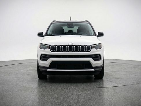 Used 2025 Jeep Compass Limited image 2