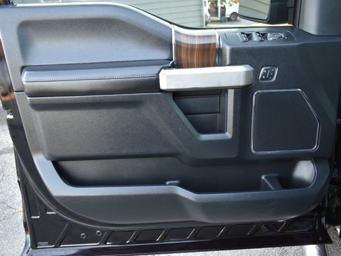 Used 2017 Ford F150 Lariat image 31