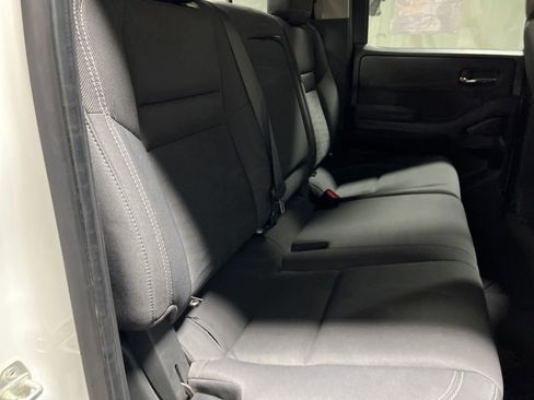 Used 2022 Nissan Frontier SV AWD/4WD image 11
